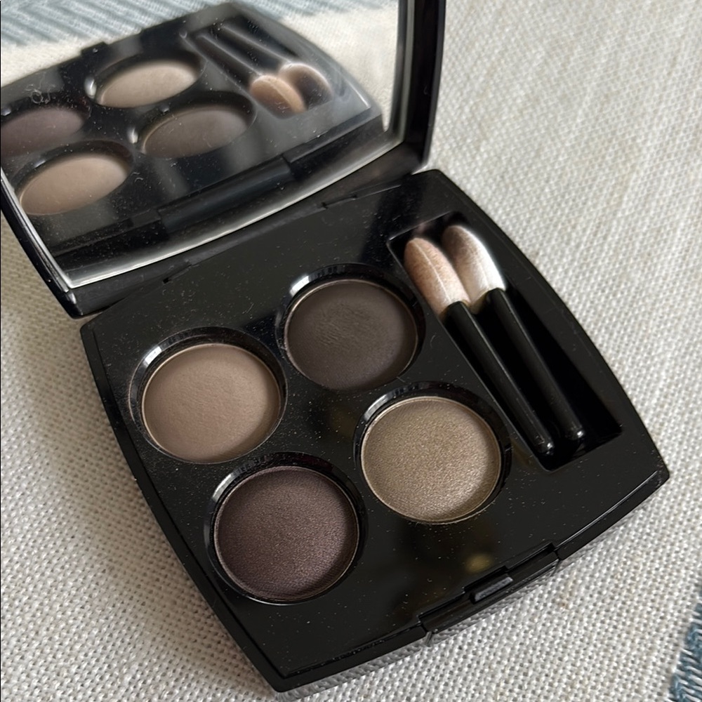 Chanel Les 4 Ombres Blurry Grey Eyeshadow Palette